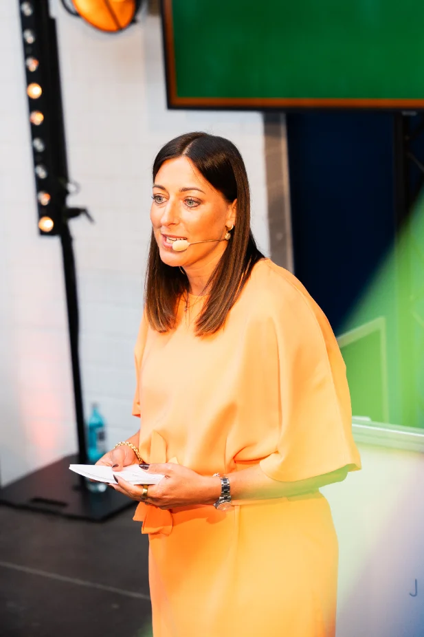 Carla Editha Siebert bei einer Moderation